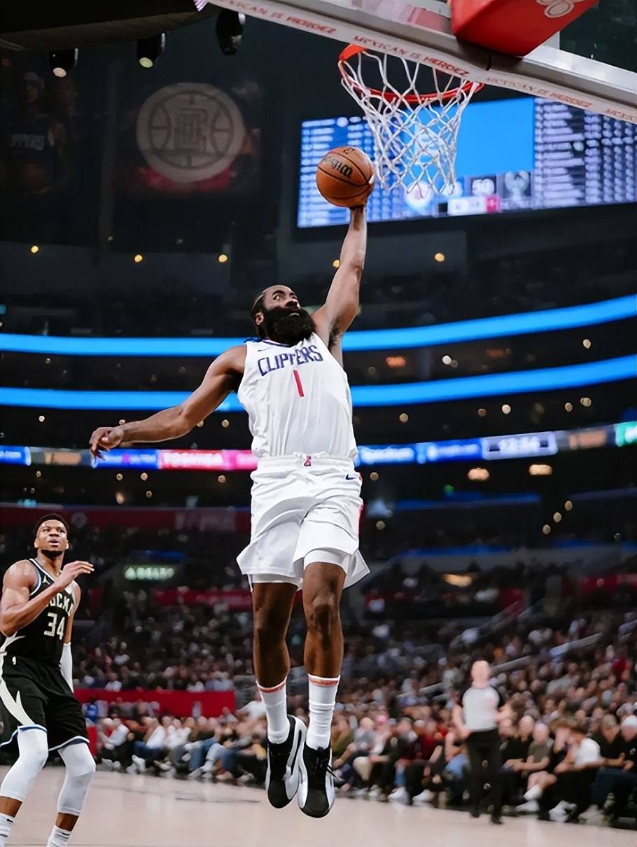 哈登迎来三赛季出色发挥，皇家马德里观众热烈欢呼！