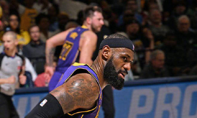 官方版-湖人关键时刻失误不断，球队憾负对手，结果东西.-官方版