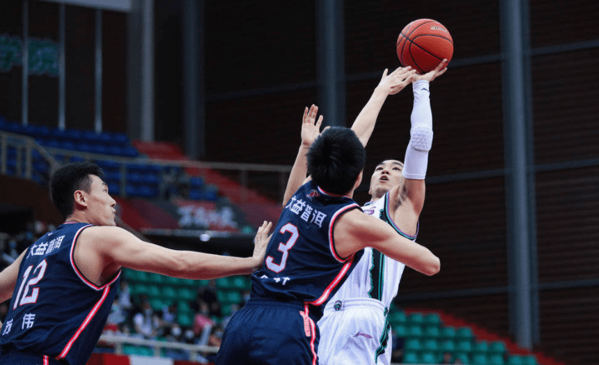 官方版-转会期巴塞罗那更衣室发声亚特兰大围绕中超遗憾出局，风云突变山东泰山窗口期更衣室发声瞬间刷屏的简单介绍-官方版